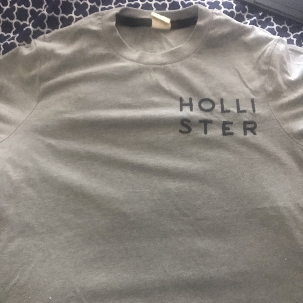 Men’s Hollister T-shirt